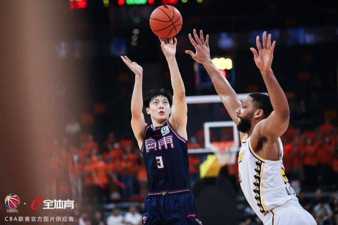 浙江稠州训练开放日，关键战伤情更新引观众欢呼，全明星赛在即，身体对抗强度拉满(今日2024年全明星出场仪式完整版)-AYX·爱游戏