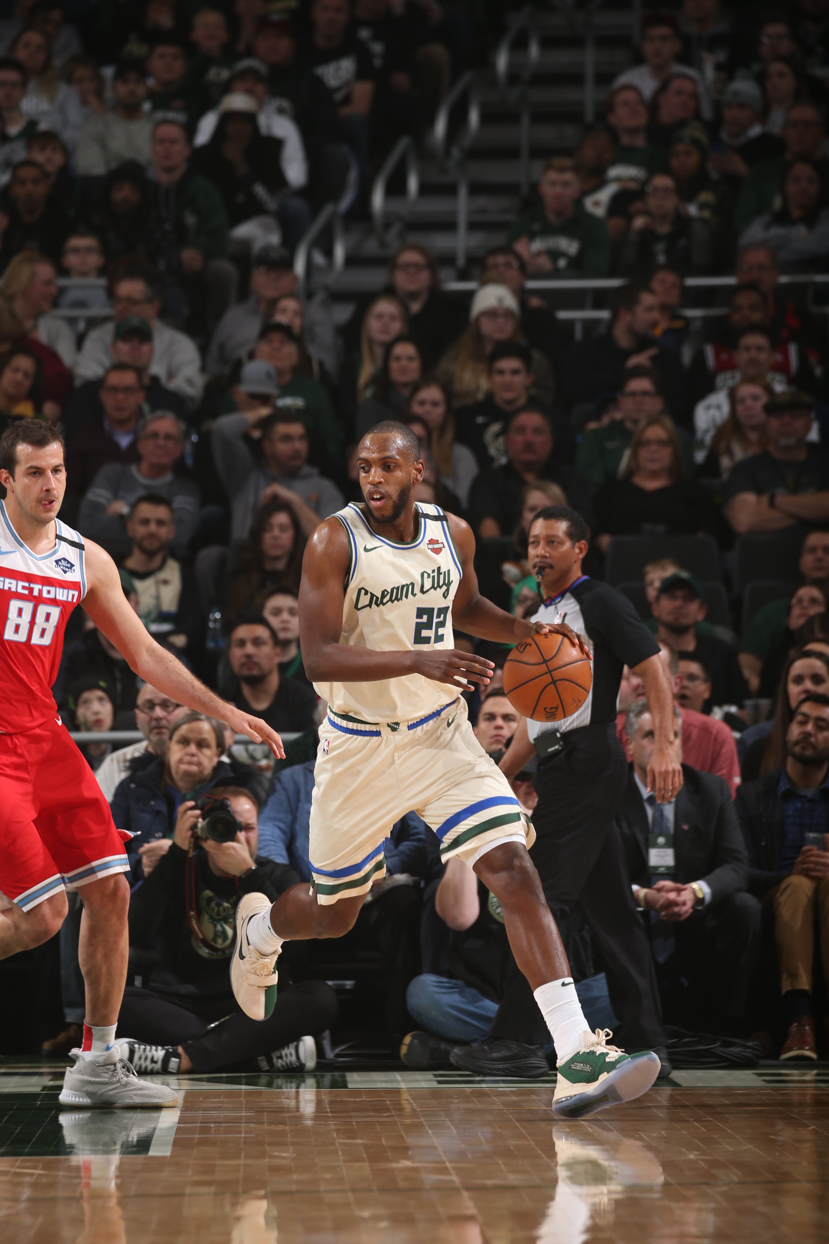 密尔沃基雄鹿队总冠军 -爱游戏直播