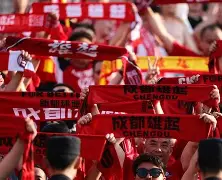 赛地聚焦:社区盾集结日热度飙升,成都蓉城回应争议,压力陡增,更衣室氛围转暖的简单介绍-爱游戏综合